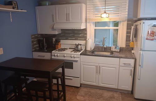 Point Pleasant - Toms River Casa | Beach Bungalow in peaceful Toms River with AC, WiFi, beach badges.