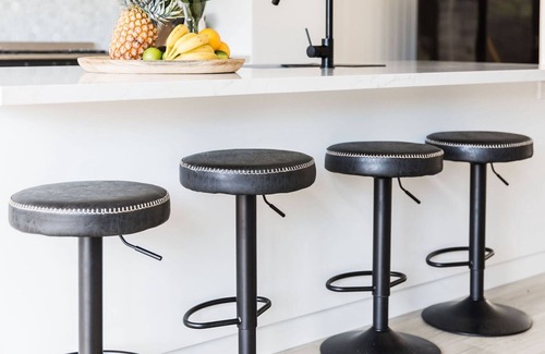 Sunshine Beach Villa | BEACH & CAFES - FIREPLACE - AIR CON - PETS