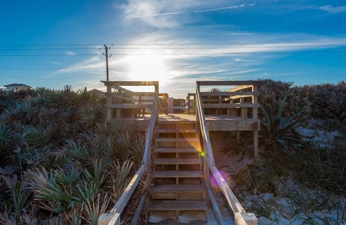 Ormond Beach Condominio | Condominio de playa con 3 piscinas, WiFi y playa muy privada