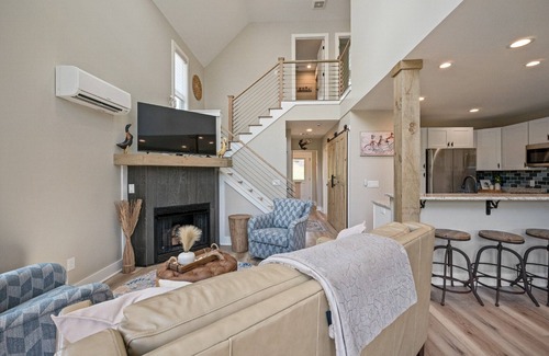 Rhodhiss Cabaña | Beach cottage on the Catawba River with lots of outdoor space!