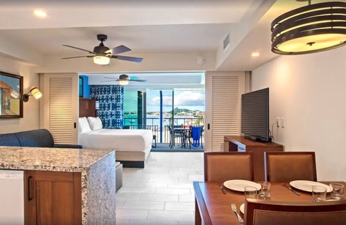 Simpson Bay Complejo | Beach front 1 bedroom apartment overlooking Simpson Bay