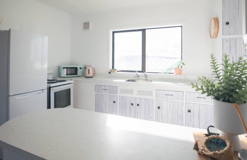 Foxton Beach Apartamento | Beach Front Apartment - Above Premium Coffee Shop