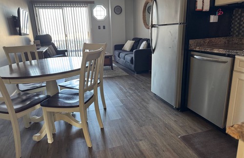 Lewes Condominio | Beach Front condo. Private parking. Steps to the beach.