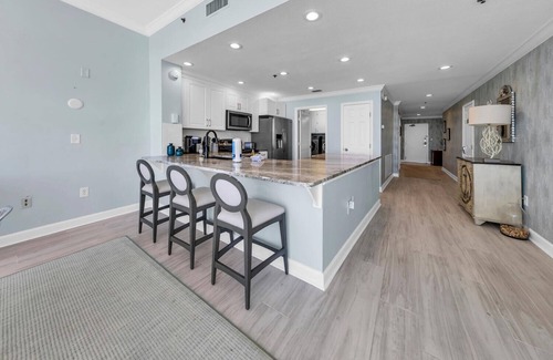 Crescent Beach Condominio | 🏖️Beach Front-Newly Renovated-Stunning Views-3BR Sterling Beach #301🏖️