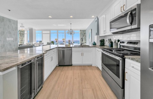 Crescent Beach Condominio | 🏖️Beach Front-Newly Renovated-Stunning Views-3BR Sterling Beach #301🏖️