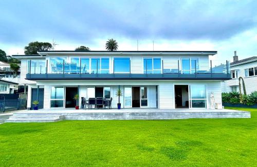 Maraetai Casa | Beach Front Resort!