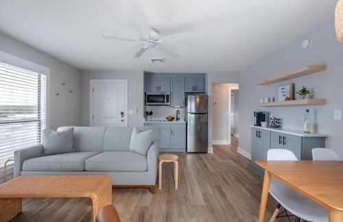 Yaupon Beach Hotel | Beach House OKI - Premium Two King Suite in hotel on Oak Island, North Carolina