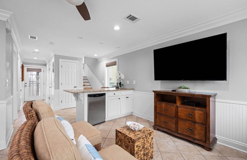 Seawalk Circle Casa | Beach Music l 30A l Bike to Seaside l Outdoor Dining l Pool l Bikes