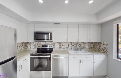 Siesta Key Village Chalet De Esquí | Beach Rd, 300ft to Beach Access & 500ft to Siesta Key Village, 2bdr