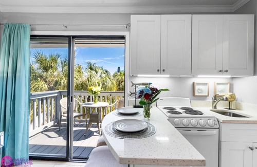 Siesta Key Village Chalet De Esquí | Beach Rd, 300ft to Beach Access & 500ft to Siesta Key Village, Studio