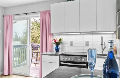 Siesta Key Village Chalet De Esquí | Beach Rd, 300ft to Beach Access & 500ft to Siesta Key Village, Studio