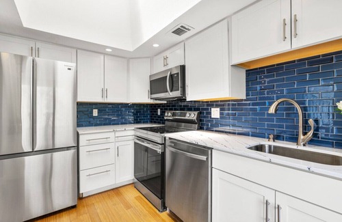 Siesta Key Village Chalet De Esquí | Beach Rd, 300ft to Beach Access & 500ft to Siesta Key Village, 2bdr