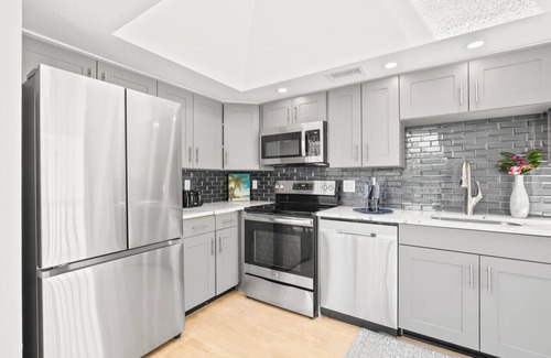 Siesta Key Village Chalet De Esquí | Beach Rd, 300ft to Beach Access & 500ft to Siesta Key Village, 2bdr