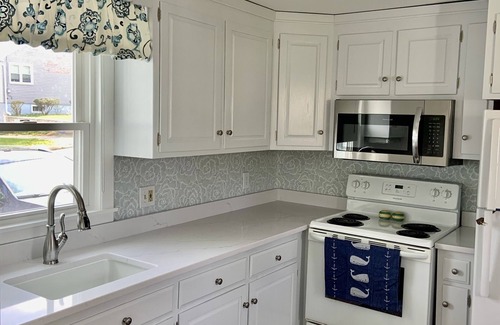 Niantic Casa | Beach Ready 3-bdrm house, Short Walk to Private Beach and Park, Lots of Parking