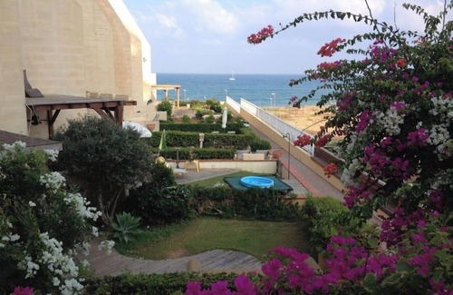 Tel Aviv Promenade Cabaña | Beach spacious cottage