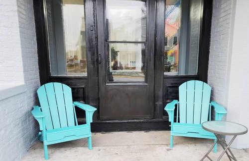 Sandusky Apartamento | Beach Theme Mins to Cedar Pt, Sports Force & Ferry, Private Deck, EV, Kids & Pet Friendly