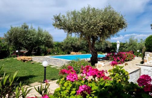 Koutsoupia Villa | Beach Villa Claire