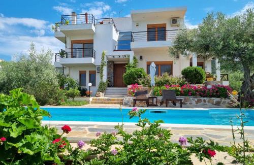Koutsoupia Villa | Beach Villa Claire