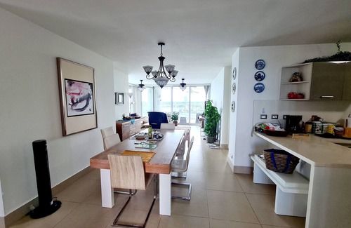 Nueva Gorgona Apartamento | Totalmente enfrente de la playa! PH Bahia, 3 recamaras, 3.5 banos