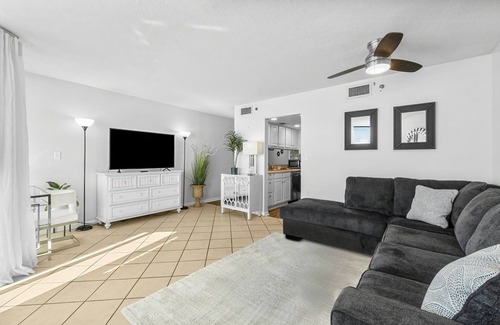 Panama City Beach Complejo | Beachfront 1BR Condo, Pools, Gym and Stunning Views!