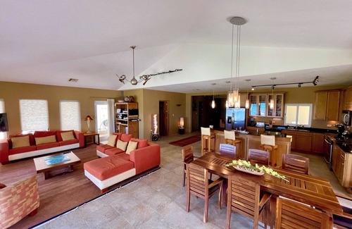 Costa Maya Casa | Beachfront 3 bedroom, 3-1/2 bath home steps from the sand, pool & pier!