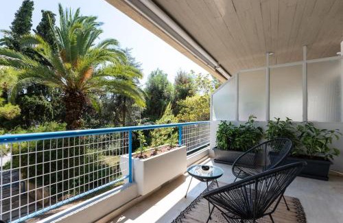 Voula Apartamento | Beachfront apartment in Voula w/balcony
