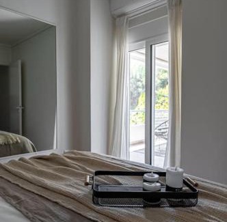 Voula Apartamento | Beachfront apartment in Voula w/balcony