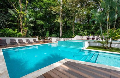 Dominical Apartamento | Beachfront Jungle Luxury! 3BD Penthouse Uvita