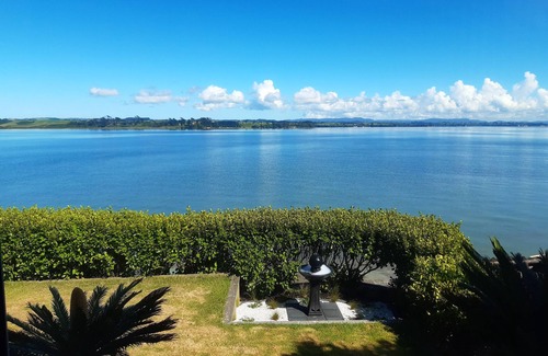 Clarks Beach Villa | Beachfront Luxury