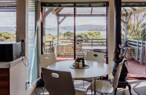 Akaroa Casa | Beachfront Oasis