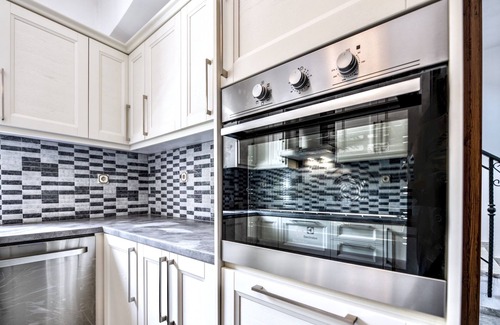 Neon Oitylo Villa | Beachfront Villa by the Sea