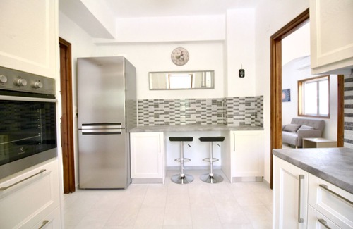 Neon Oitylo Villa | Beachfront Villa by the Sea