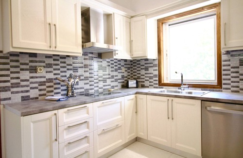 Neon Oitylo Villa | Beachfront Villa by the Sea