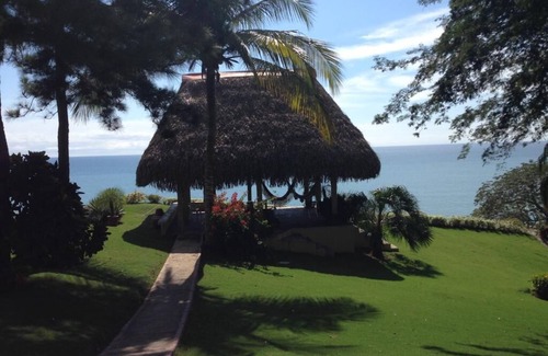 Rio Hato Cabaña | Beachside Getaway: Pool, Cliffside Views, and Direct Beach Access