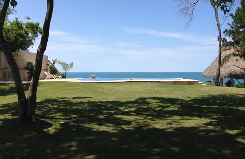 Rio Hato Cabaña | Beachside Getaway: Pool, Cliffside Views, and Direct Beach Access