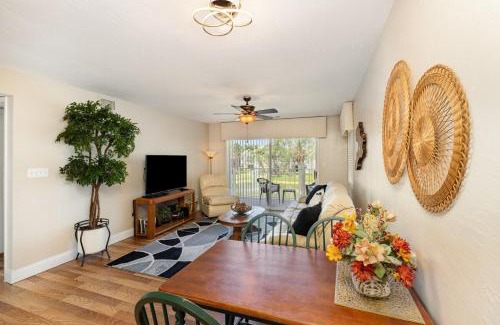 Indian Harbour Beach Apartamento | Beachside Pond View Retreat - BC155