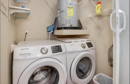 Indian Harbour Beach Apartamento | Beachside Pond View Retreat - BC155