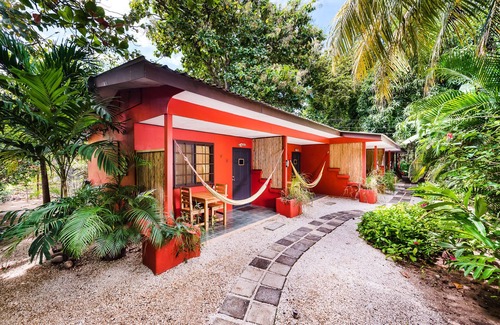 Palm Beach Estates Apartamento | Cabinas totalmente equipadas a 5 minutos a pie de la playa. C.A. WIFI. Cocina. Tablas Bicicletas