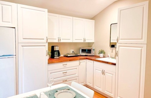 Belle Vista Cabaña | Beachy 1BDR/1BA: Walk to Beach, w/Parking!