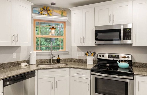 Sunset Bayou Casa | Beachy Blue House, 5 minutes to beach, with private hot tub, 3 bedrms/2.5 baths