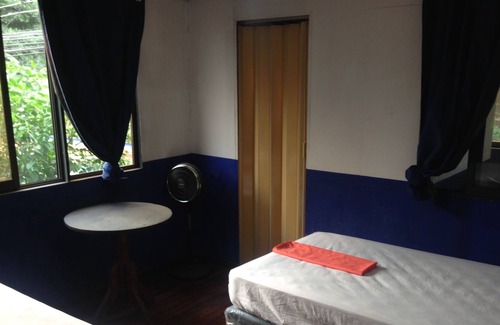 Río Segundo Cabina | beans & coffee A simple cozy guesthouse 1/2 Km East from SJO int. airport.