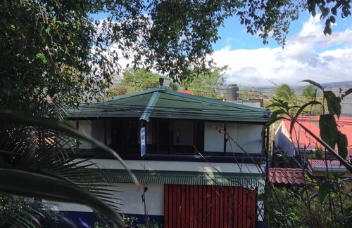 Río Segundo Cabina | beans & coffee A simple cozy guesthouse 1/2 Km East from SJO int. airport.