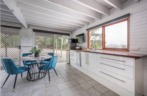 Riverlea Cabaña | Bear Cottage Eco Escape in the Hills of Riverlea