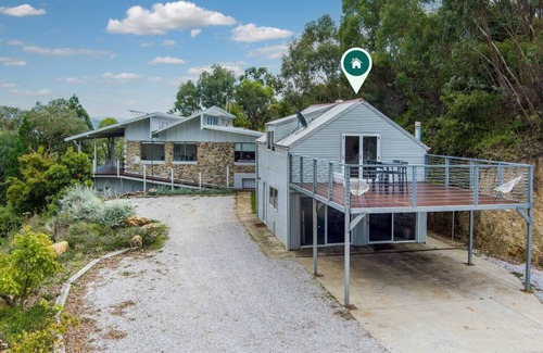 Riverlea Cabaña | Bear Cottage Eco Escape in the Hills of Riverlea