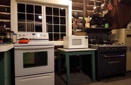 Grayling Cabina | Bear Creek Lodge - Histórico Riverfront Lodge on 120 hectáreas de bosque!