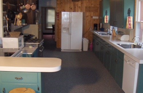 Grayling Cabina | Bear Creek Lodge - Histórico Riverfront Lodge on 120 hectáreas de bosque!