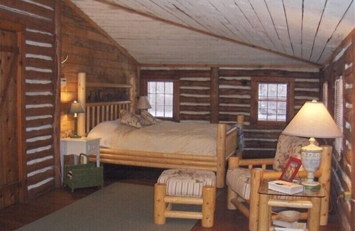 Grayling Cabina | Bear Creek Lodge - Histórico Riverfront Lodge on 120 hectáreas de bosque!