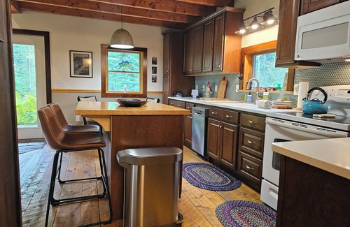 Newark Cabina | Bear Cub Cabin: un santuario encantado