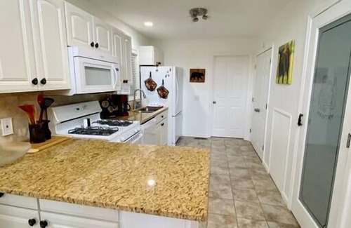 Mineral Bluff Cabaña | "Bear Den" MTN Views, Hot Tub, & Secluded