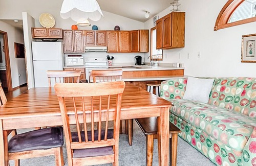 Weyauwega Casa | Bear Lake Vacation Home Manawa, WI - ¡Excelente ubicación para motos de nieve!